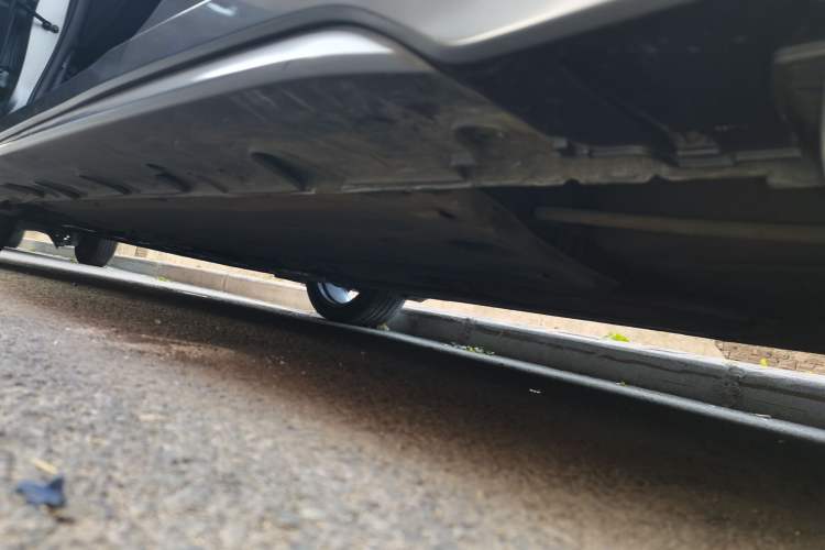 Used Hyundai Veloster 2015 1.6T Automatic Prestige Edition Left Side Sill