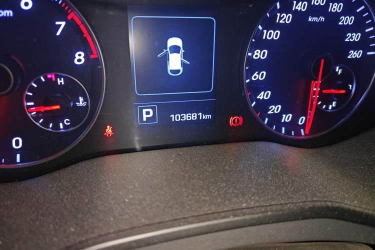 Used Hyundai Veloster 2015 1.6T Automatic Luxury Edition Odometer Close Up