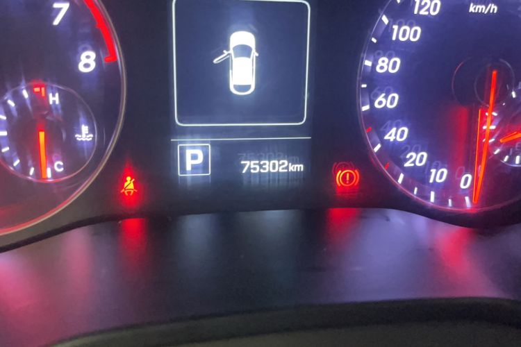 Used Hyundai Veloster 2015 1.6T Automatic Luxury Edition Odometer Close Up