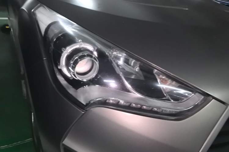 Used Hyundai Veloster 2015 1.6T Automatic Luxury Edition Right Front Headlight