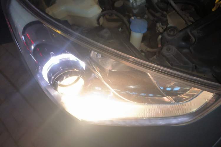 Used Hyundai Veloster 2015 1.6T Automatic Prestige Edition Right Front Headlight