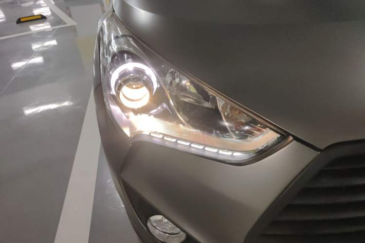 Used Hyundai Veloster 2015 1.6T Automatic Luxury Edition Right Front Headlight
