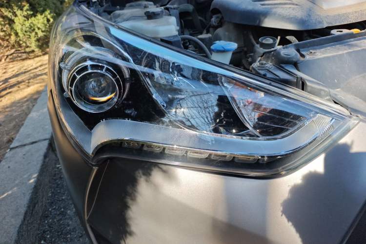 Used Hyundai Veloster 2015 1.6T Automatic Prestige Edition Right Front Headlight