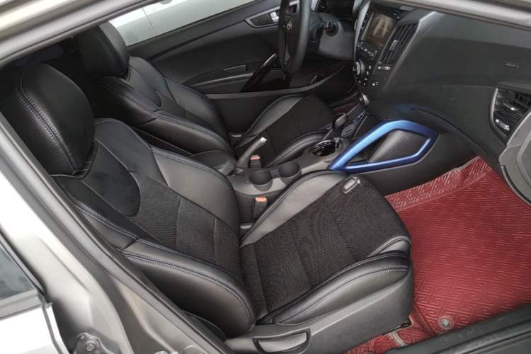 Used Hyundai Veloster 2015 1.6T Automatic Luxury Edition Right Front Seat