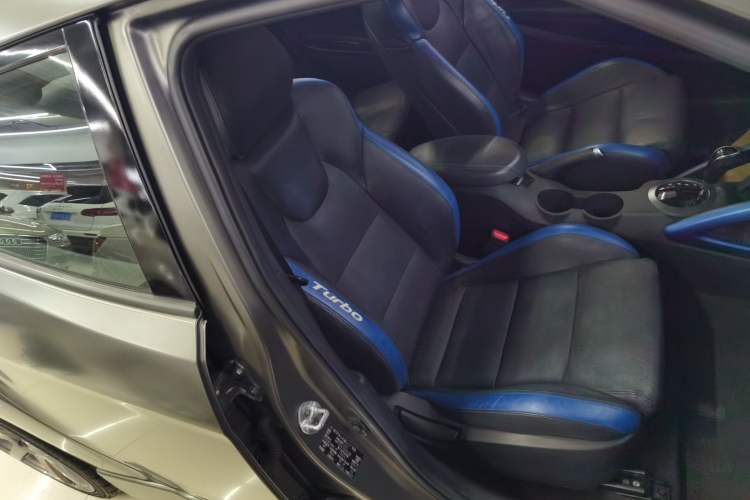 Used Hyundai Veloster 2015 1.6T Automatic Luxury Edition Right Front Seat