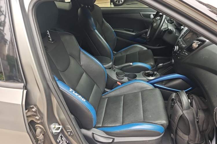 Used Hyundai Veloster 2015 1.6T Automatic Luxury Edition Right Front Seat