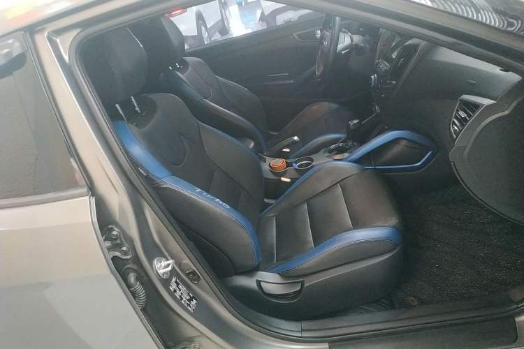 Used Hyundai Veloster 2015 1.6T Automatic Luxury Edition Right Front Seat