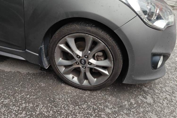 Used Hyundai Veloster 2015 1.6T Automatic Luxury Edition Right Front Wheel Hub