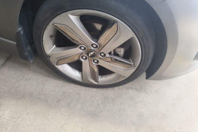 Used Hyundai Veloster 2015 1.6T Automatic Luxury Edition Right Front Wheel Hub
