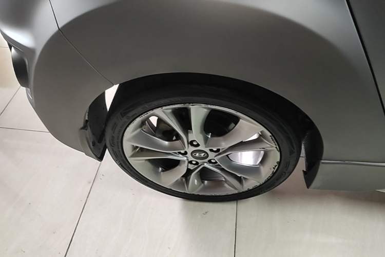 Used Hyundai Veloster 2015 1.6T Automatic Luxury Edition Right Rear Wheel Hub