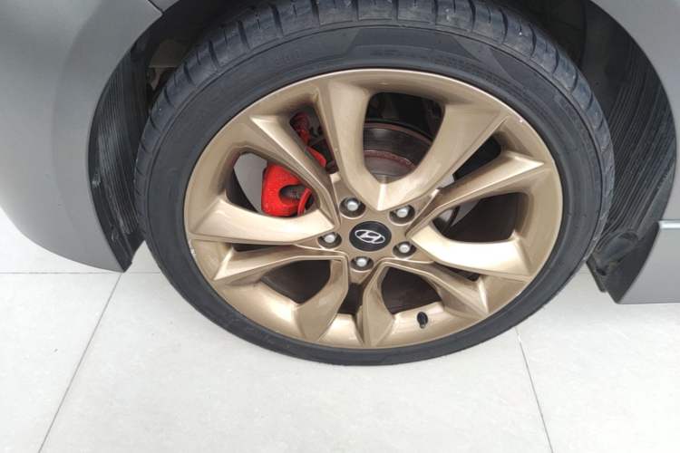 Used Hyundai Veloster 2015 1.6T Automatic Luxury Edition Right Rear Wheel Hub