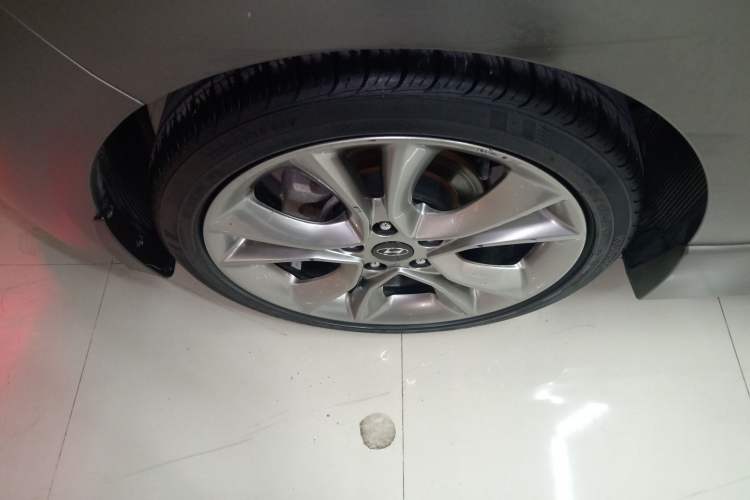 Used Hyundai Veloster 2015 1.6T Automatic Luxury Edition Right Rear Wheel Hub