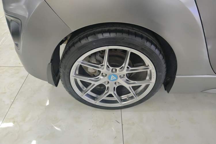 Used Hyundai Veloster 2015 1.6T Automatic Luxury Edition Right Rear Wheel Hub