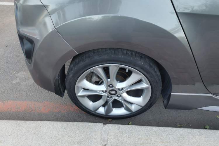 Used Hyundai Veloster 2015 1.6T Automatic Prestige Edition Right Rear Wheel Hub