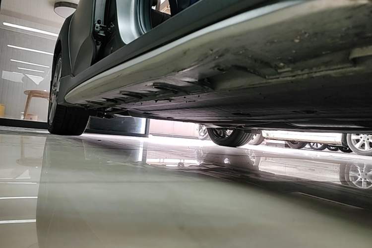 Used Hyundai Veloster 2015 1.6T Automatic Luxury Edition Right Side Sill