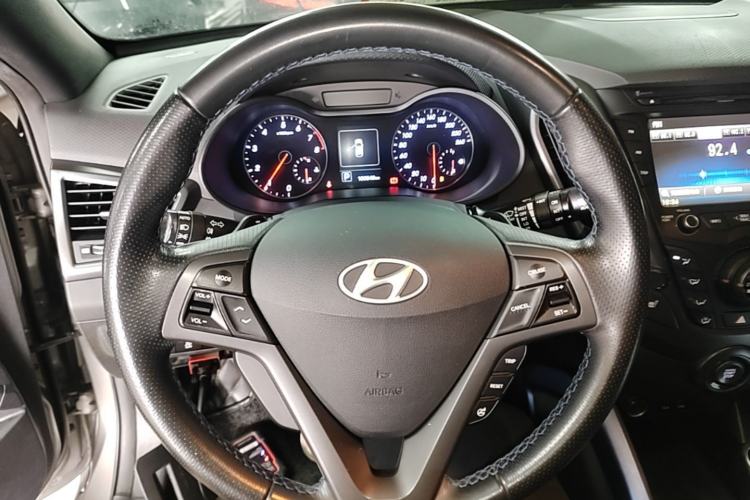 Used Hyundai Veloster 2015 1.6T Automatic Luxury Edition Steering Wheel
