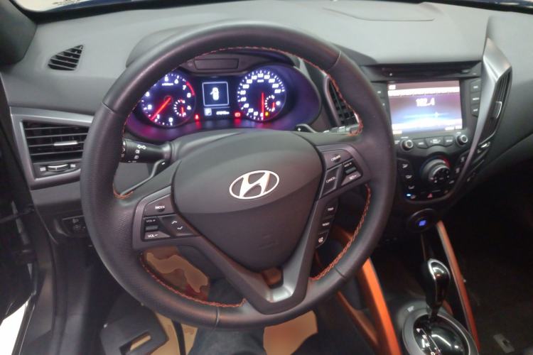 Used Hyundai Veloster 2015 1.6T Automatic Luxury Edition Steering Wheel