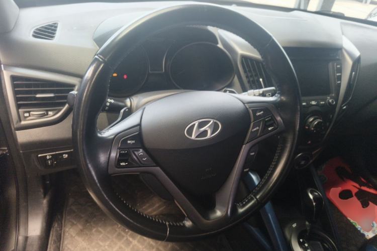 Used Hyundai Veloster 2015 1.6T Automatic Luxury Edition Steering Wheel