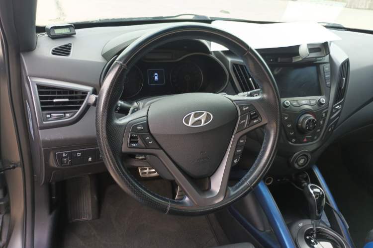 Used Hyundai Veloster 2015 1.6T Automatic Luxury Edition Steering Wheel