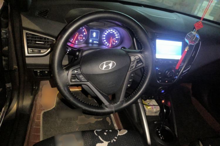 Used Hyundai Veloster 2015 1.6T Automatic Prestige Edition Steering Wheel