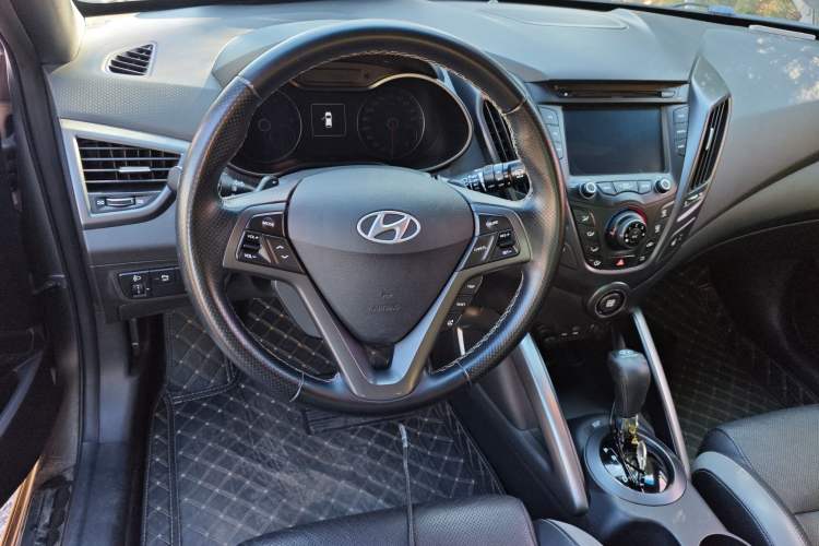 Used Hyundai Veloster 2015 1.6T Automatic Prestige Edition Steering Wheel