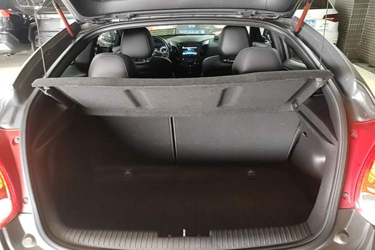 Used Hyundai Veloster 2015 1.6T Automatic Luxury Edition Trunk