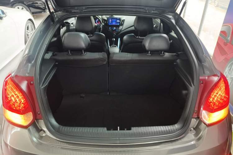 Used Hyundai Veloster 2015 1.6T Automatic Prestige Edition Trunk