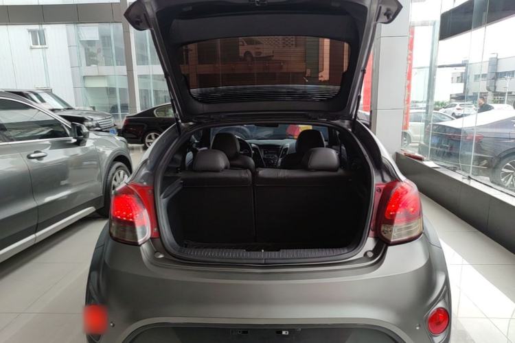 Used Hyundai Veloster 2015 1.6T Automatic Luxury Edition Trunk
