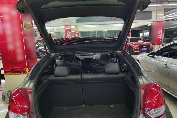 Used Hyundai Veloster 2015 1.6T Automatic Luxury Edition Trunk