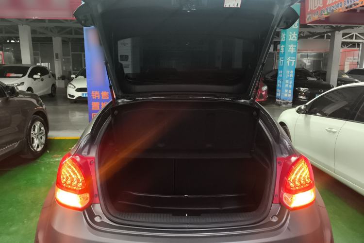 Used Hyundai Veloster 2015 1.6T Automatic Luxury Edition Trunk