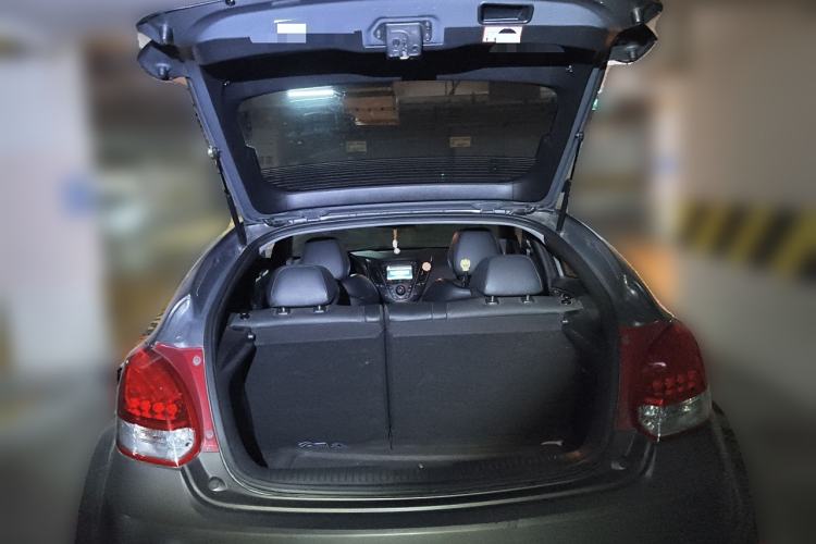 Used Hyundai Veloster 2015 1.6T Automatic Luxury Edition Trunk