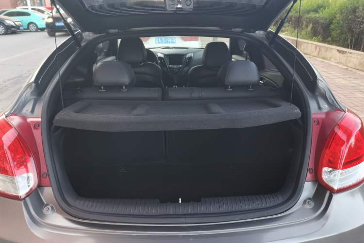 Used Hyundai Veloster 2015 1.6T Automatic Prestige Edition Trunk