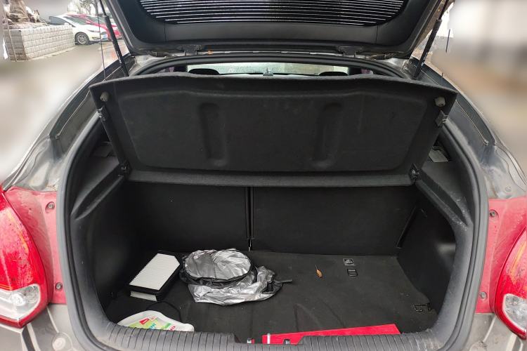 Used Hyundai Veloster 2015 1.6T Automatic Luxury Edition Trunk