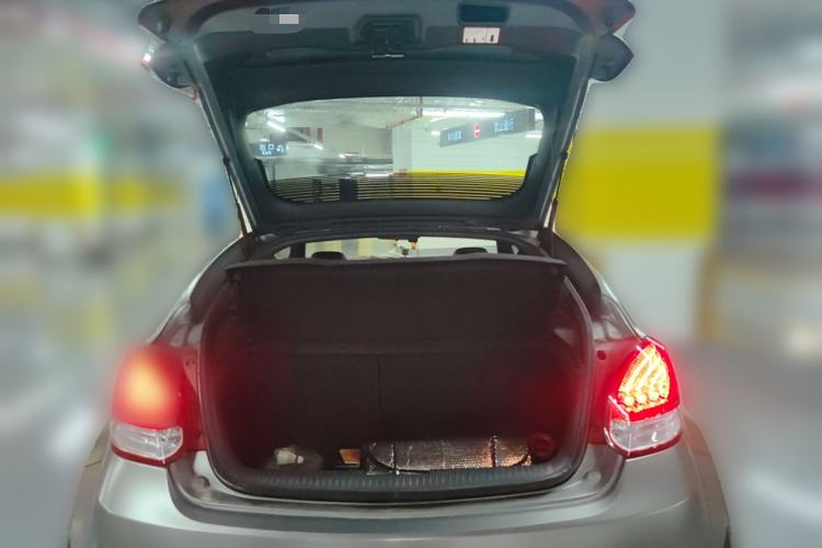 Used Hyundai Veloster 2015 1.6T Automatic Luxury Edition Trunk
