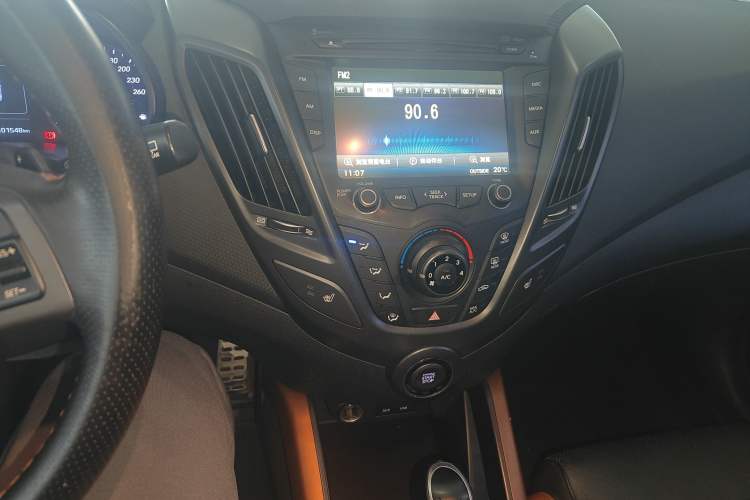 Used Hyundai Veloster 2015 1.6T Automatic Luxury Edition Audio And AC Panel