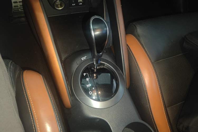 Used Hyundai Veloster 2015 1.6T Automatic Luxury Edition Gear Lever
