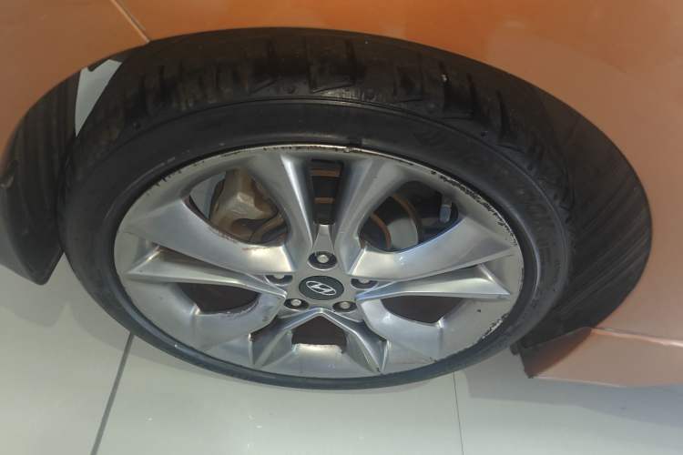 Used Hyundai Veloster 2015 1.6T Automatic Luxury Edition Right Rear Wheel Hub
