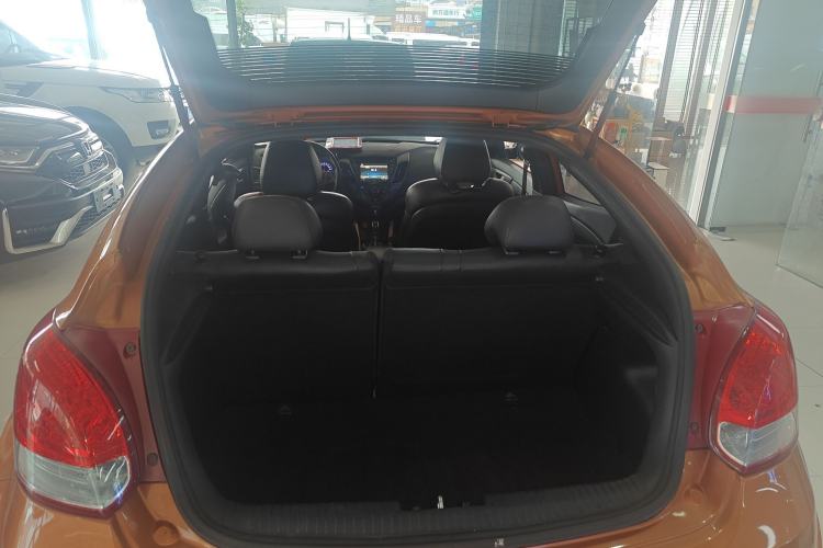 Used Hyundai Veloster 2015 1.6T Automatic Luxury Edition Trunk