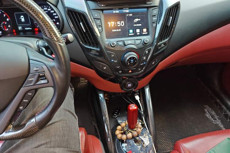Used Hyundai Veloster 2015 1.6T Automatic Luxury Edition Audio And AC Panel