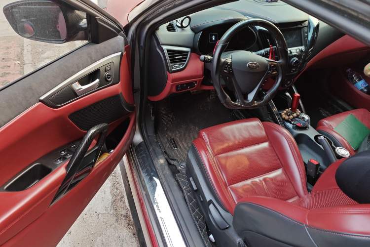 Used Hyundai Veloster 2015 1.6T Automatic Luxury Edition Driver Seat