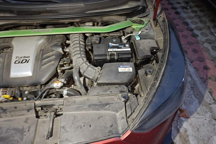 Used Hyundai Veloster 2015 1.6T Automatic Luxury Edition Engine Bay Left