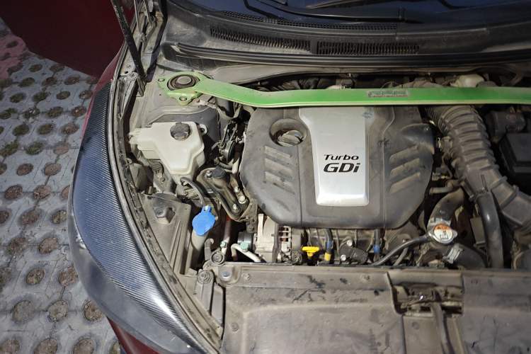 Used Hyundai Veloster 2015 1.6T Automatic Luxury Edition Engine Bay Right