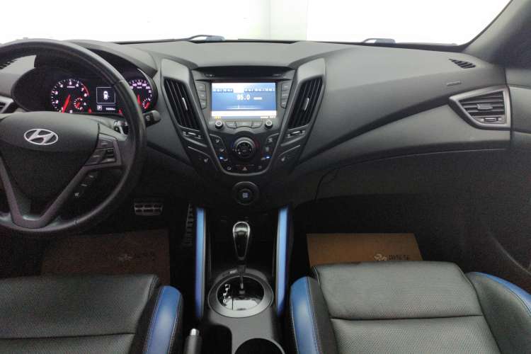 Used Hyundai Veloster 2015 1.6T Automatic Luxury Edition Audio And AC Panel