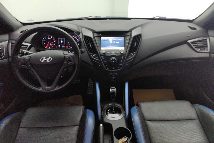 Used Hyundai Veloster 2015 1.6T Automatic Luxury Edition Center Console