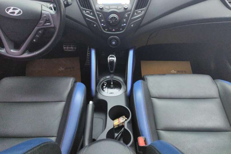 Used Hyundai Veloster 2015 1.6T Automatic Luxury Edition Gear Lever
