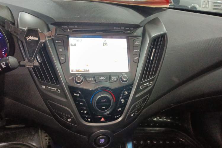 Used Hyundai Veloster 2015 1.6T Automatic Flagship Edition Audio And AC Panel