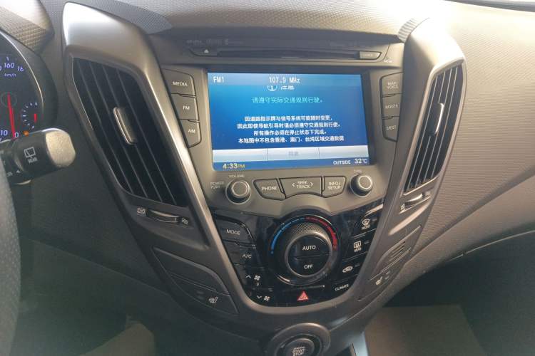Used Hyundai Veloster 2015 1.6T Automatic Flagship Edition Audio And AC Panel