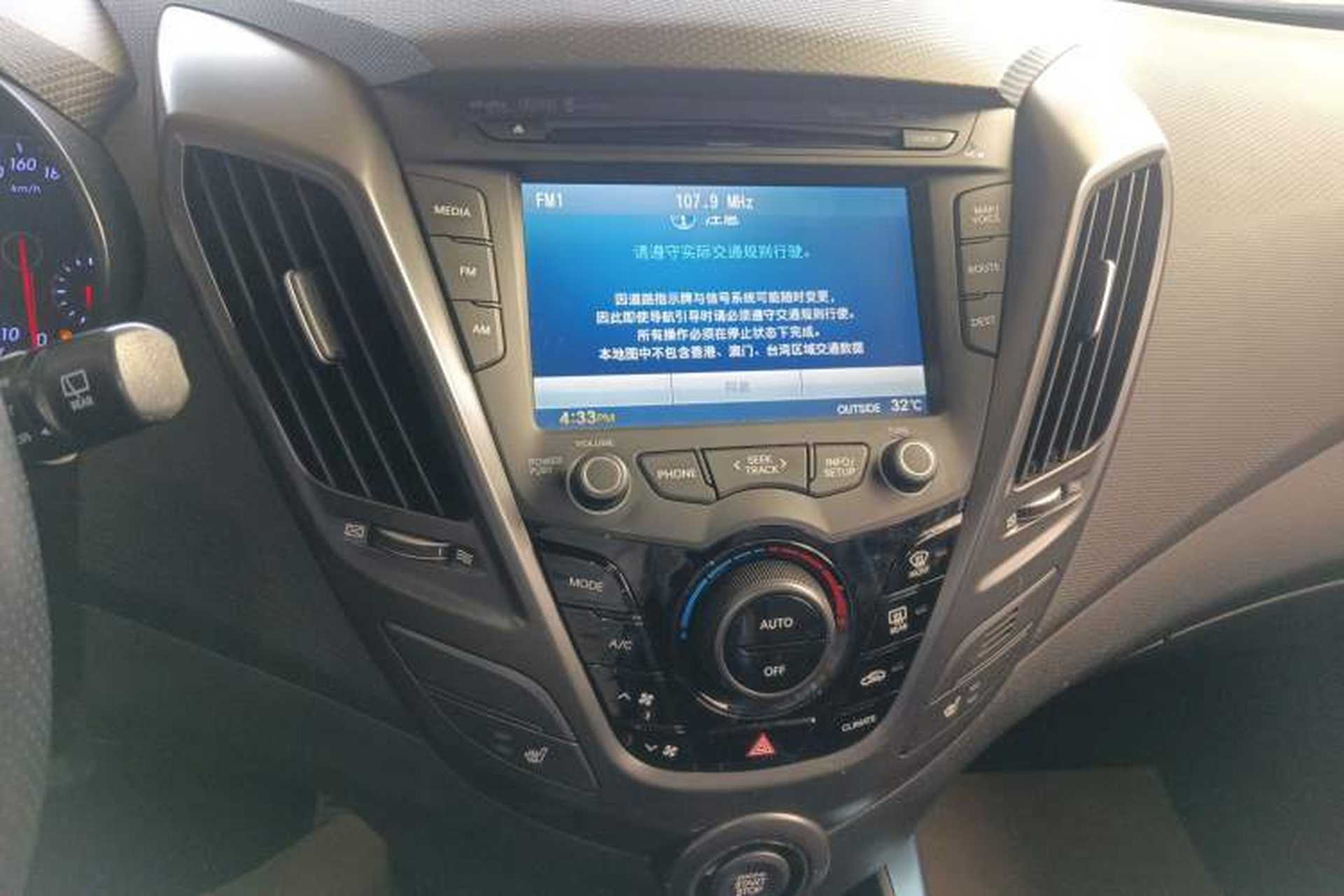 Used Hyundai Veloster 2015 1.6T Automatic Flagship Edition Audio And AC Panel