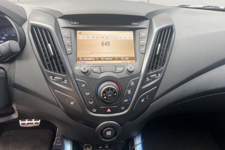 Used Hyundai Veloster 2015 1.6T Automatic Luxury Edition Audio And AC Panel