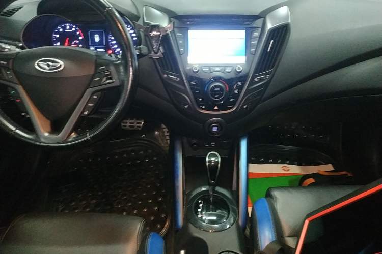 Used Hyundai Veloster 2015 1.6T Automatic Flagship Edition Audio And AC Panel